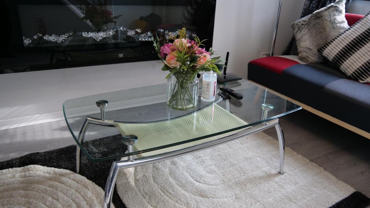 Milton Keynes Luxury Short Stay House With Wifi And Free Parking Wolverton  Exterior photo