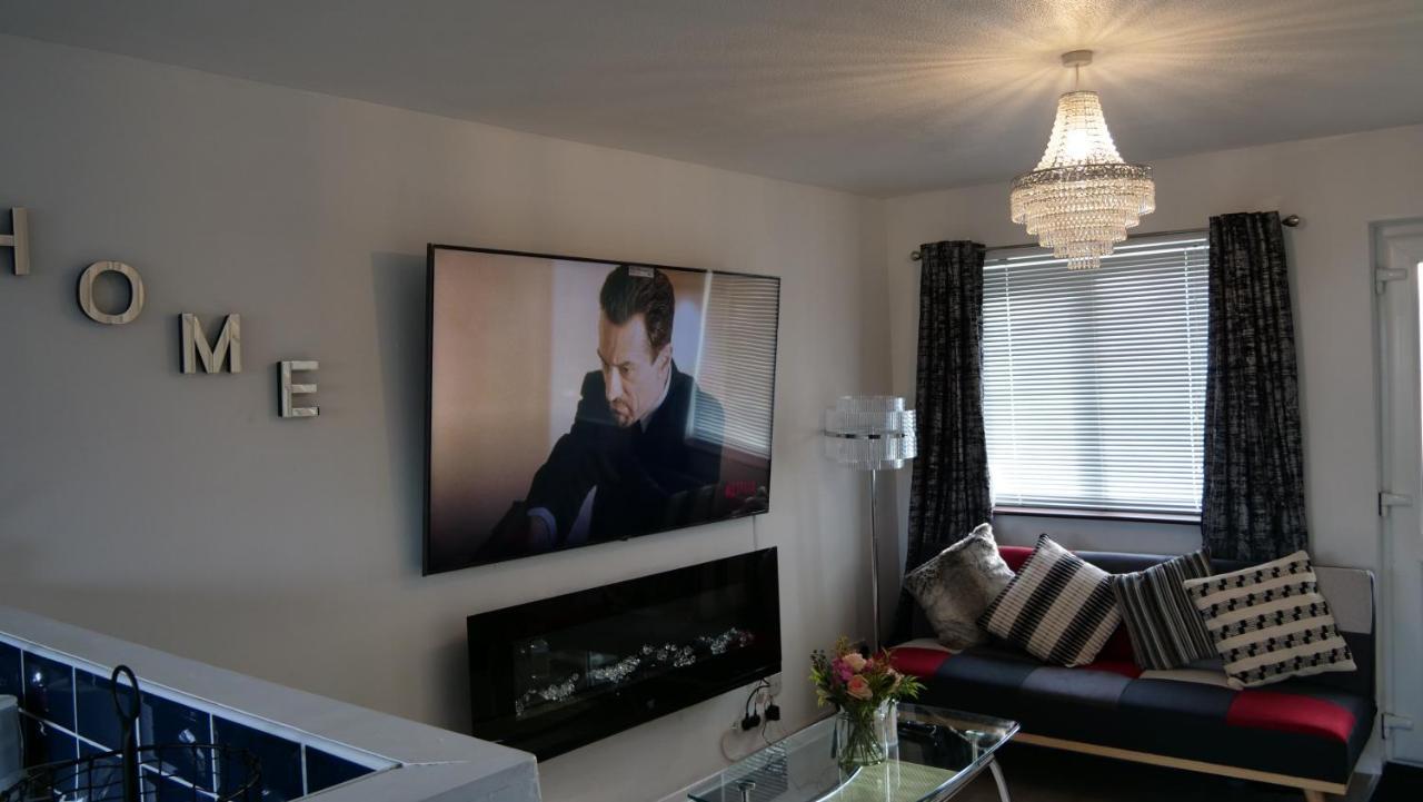 Milton Keynes Luxury Short Stay House With Wifi And Free Parking Wolverton  Exterior photo